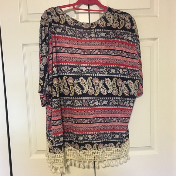 Paisley Kimono with Lace and Tassel Trim - Picture 3 of 3